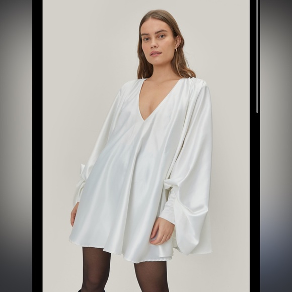 Nasty Gal Plunge Batwing Sleeve Mini Dress 4 - Picture 1 of 4
